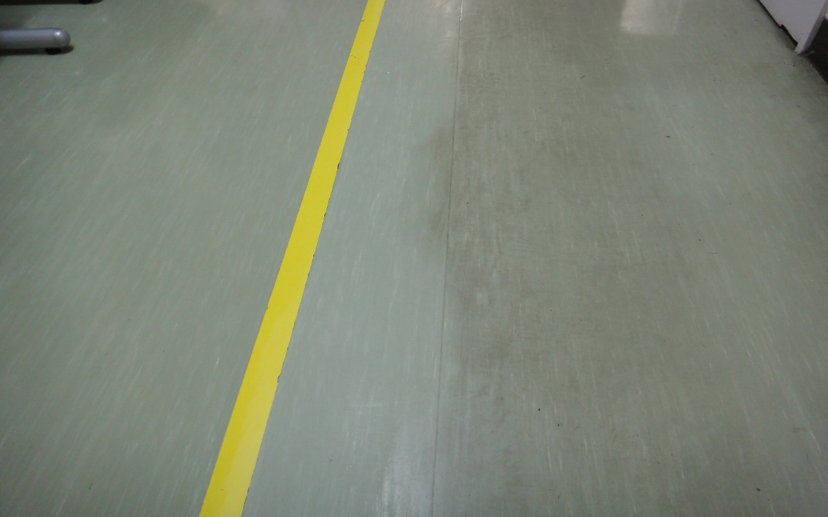 横浜市の病院様　廊下・待合室の床ワックス剥離洗浄