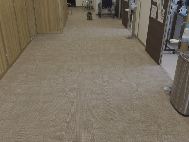 横浜市内のクリニック様待合室カーペットの状況2021年1月
